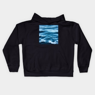 Hyperrealistic blue ocean waves Kids Hoodie